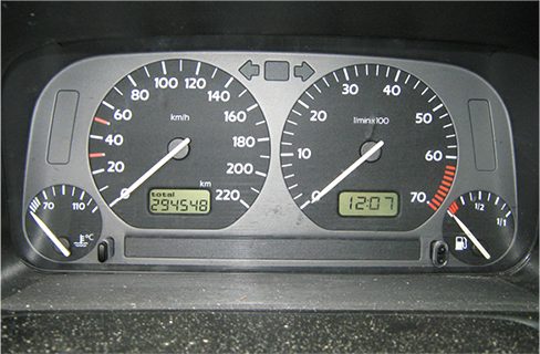 The figure shows photo of fuel and temperature gauges.